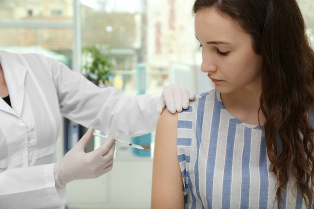 Fajzerova vakcina odobrena za trudnice i mlaðe od 18